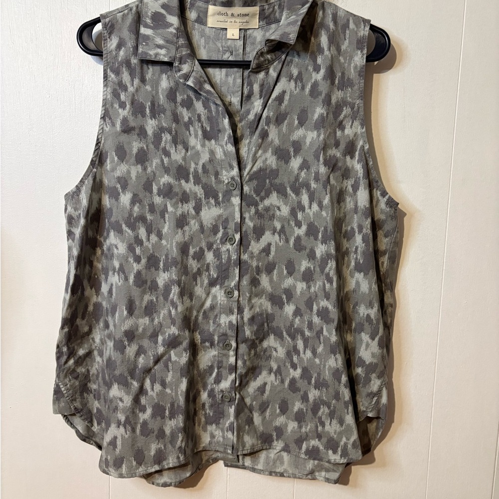 Cloth & Stone Gray Abstract Sleeveless Blouse